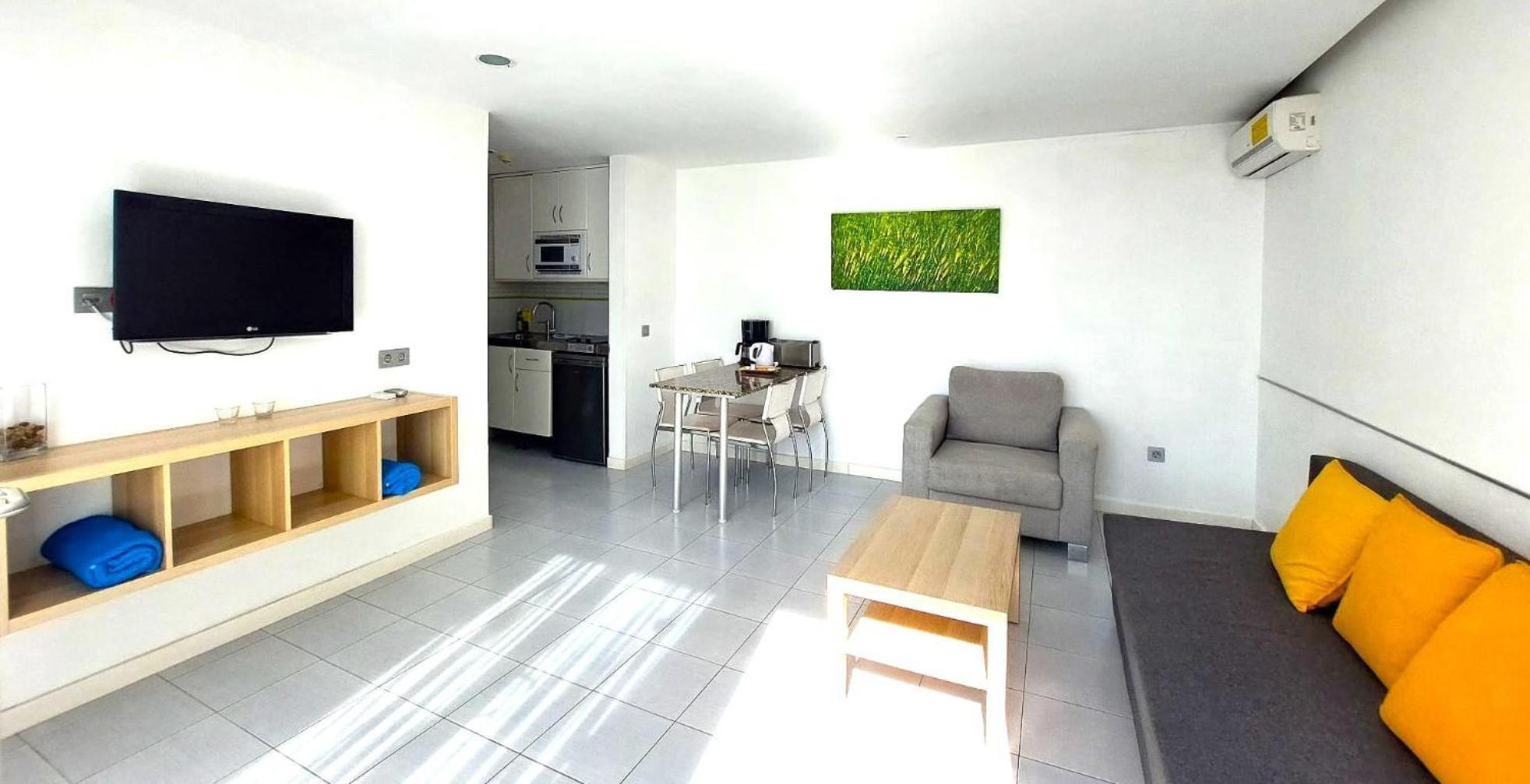 Premium One bedroom apartment with balcony, sea view and Air Conditioning,1691981780:JPEG