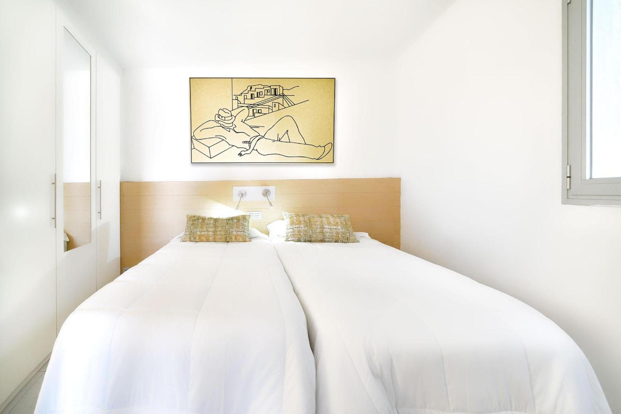 Classic One Bedroom Apartment Balcony Sea View