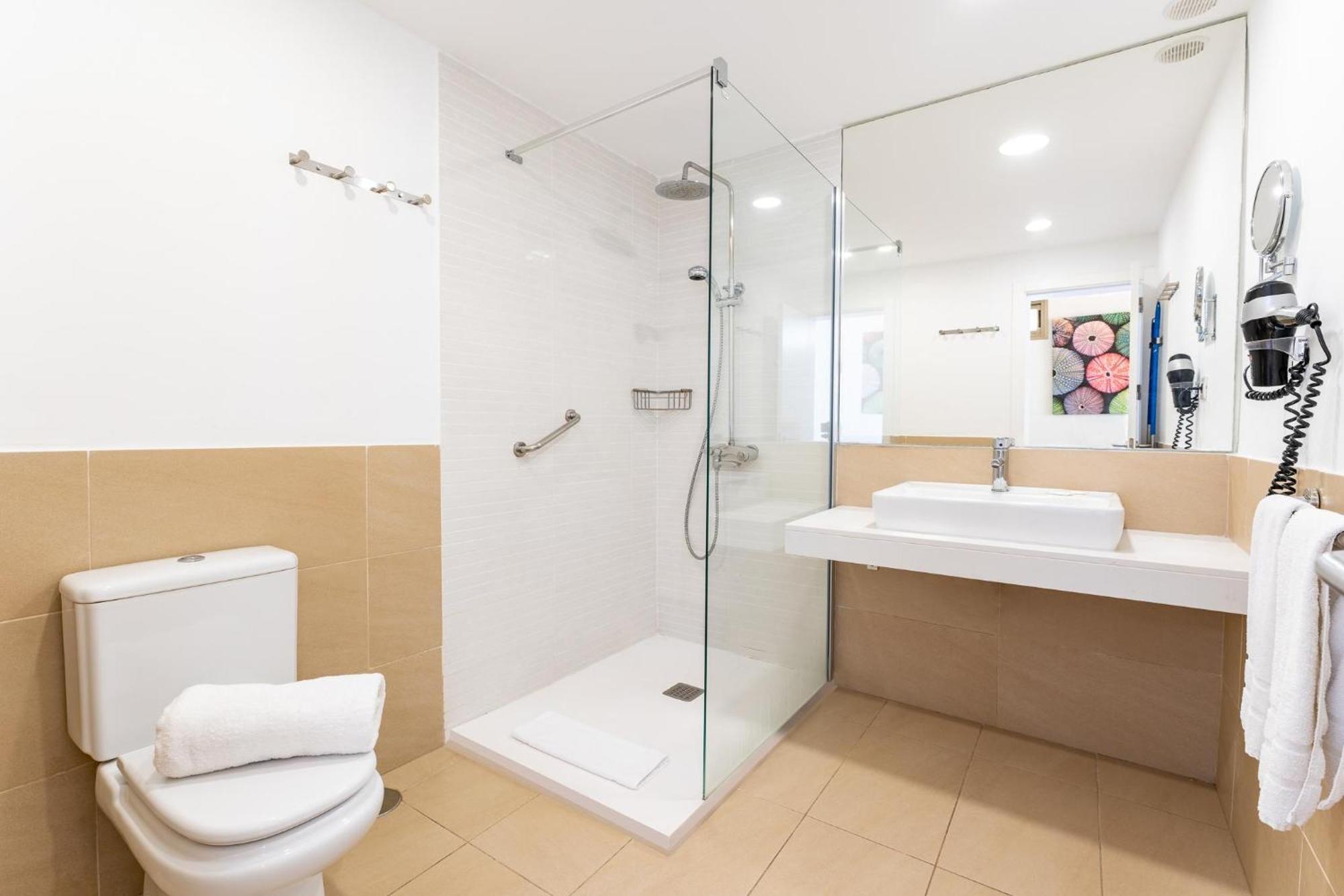 Classic One Bedroom Apartment Balcony Sea View