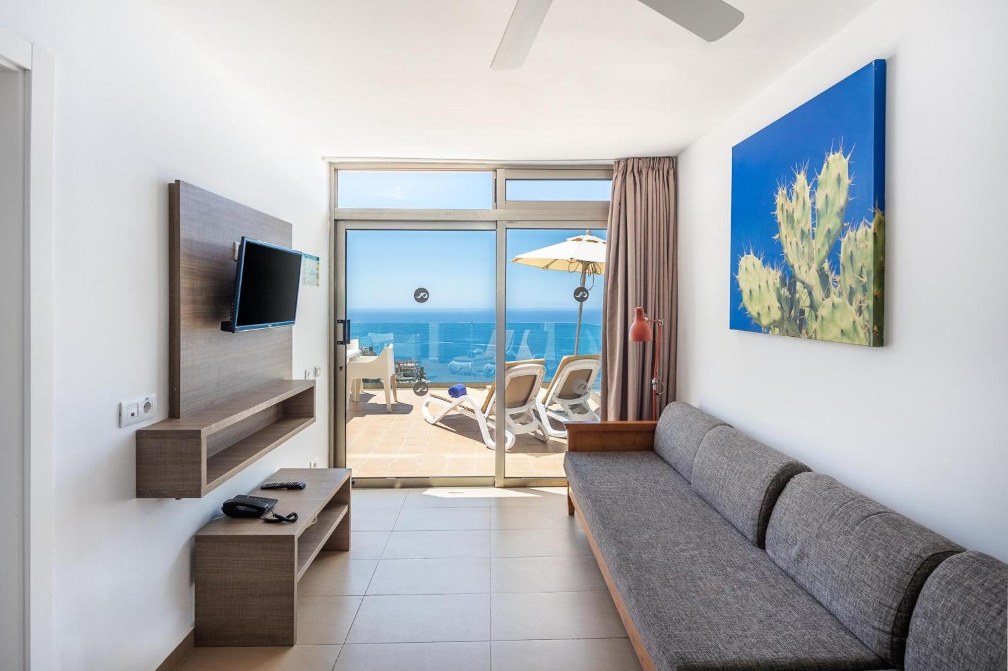 Classic One Bedroom Apartment High Floor Sea View